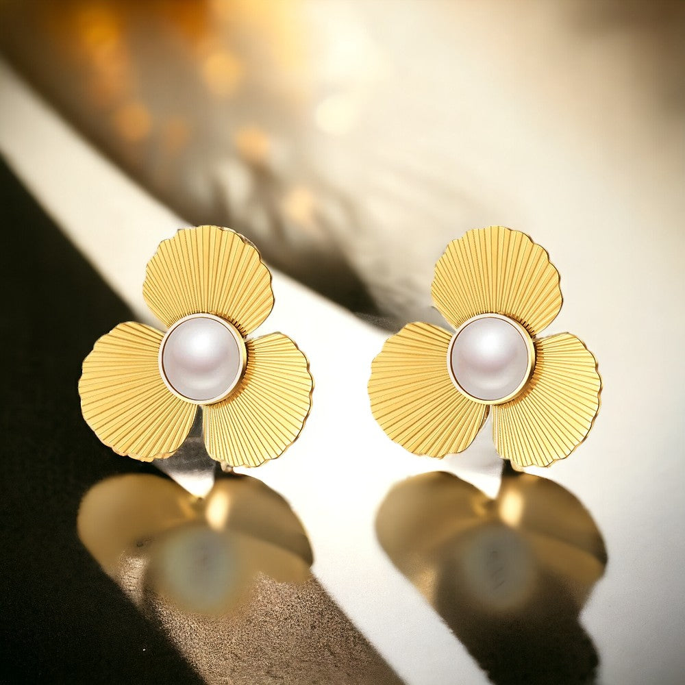 Three Petals of Daisy Earrings earrings LUNARITY GARAGE