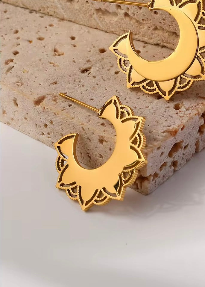Minimalist Prisma Curves Earrings LUNARITY GARAGE