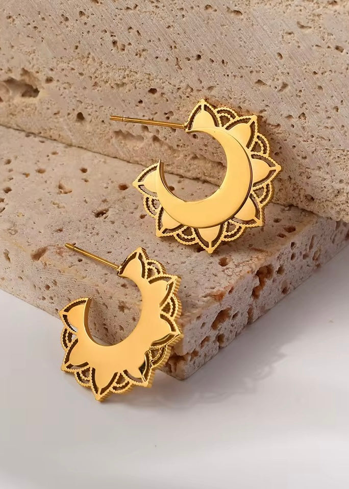 Minimalist Prisma Curves Earrings LUNARITY GARAGE