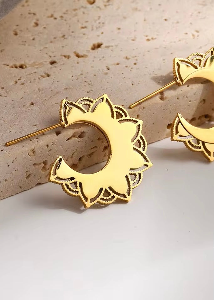 Minimalist Prisma Curves Earrings LUNARITY GARAGE
