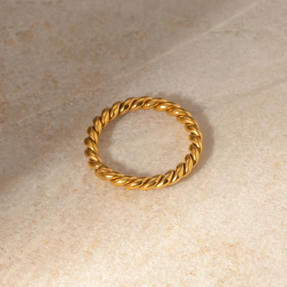Modern Twist Ring ring LUNARITY GARAGE