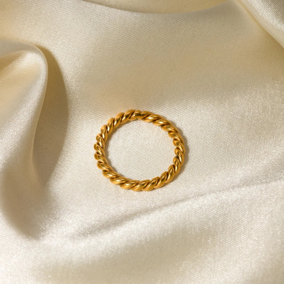Modern Twist Ring ring LUNARITY GARAGE