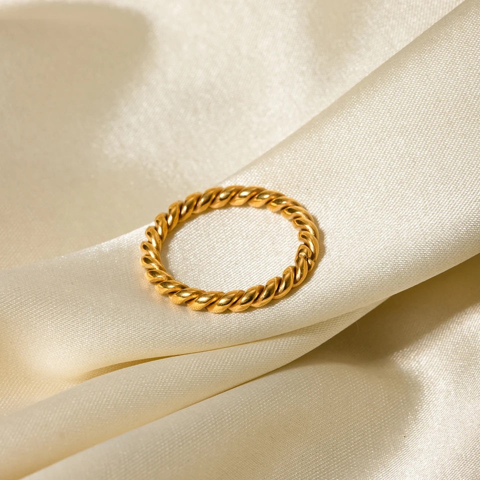 Modern Twist Ring ring LUNARITY GARAGE