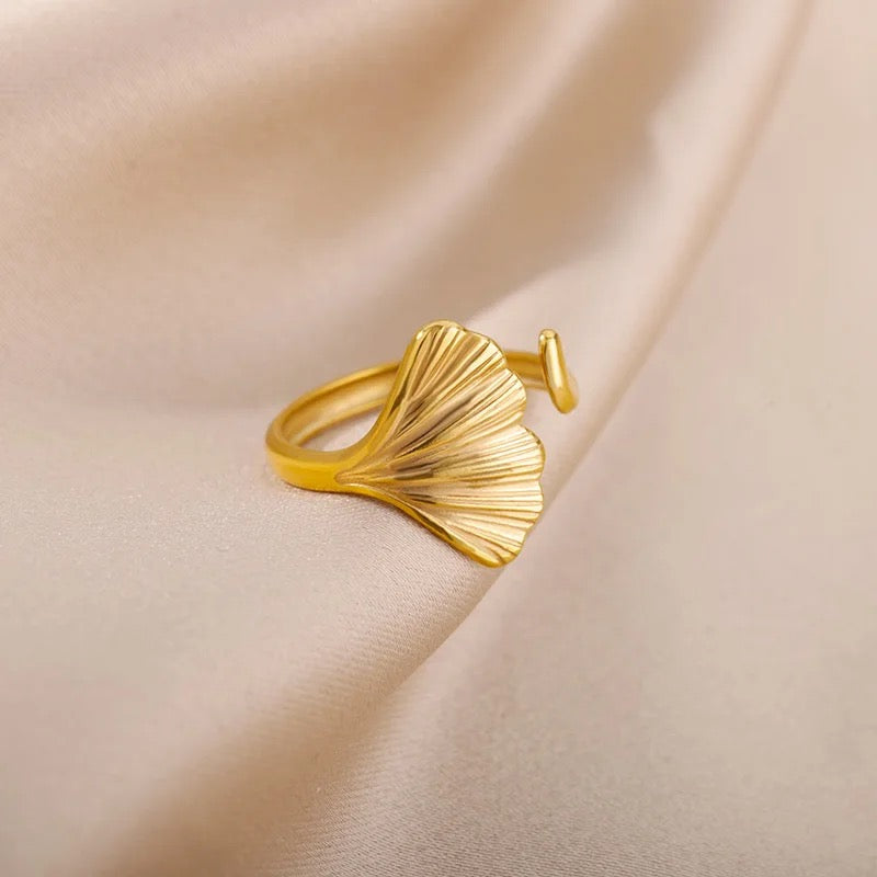 Ginkgo Leaf Ring ring LUNARITY GARAGE