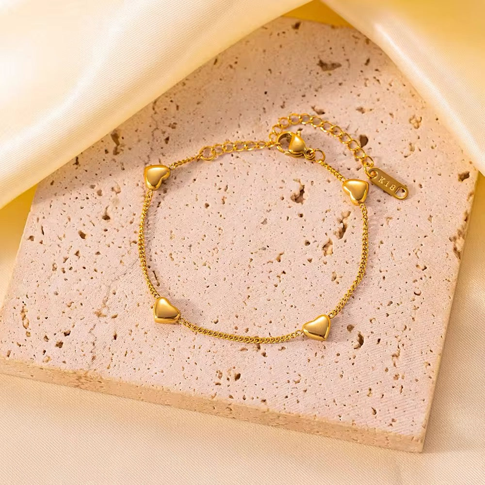 Upscale Minimal Love Heart Charm Chain Bracelet bracelets LUNARITY GARAGE