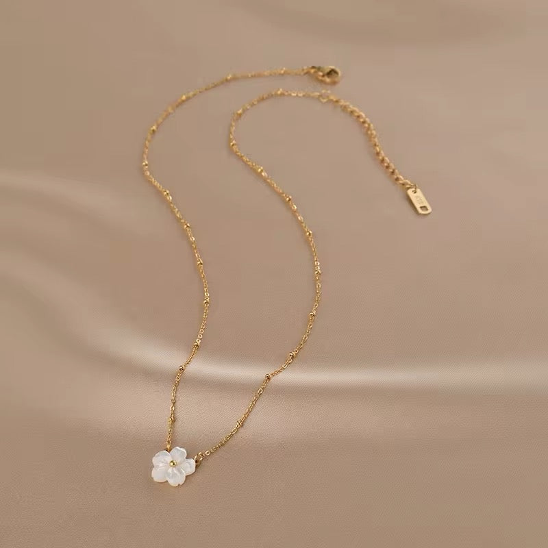 Minimalist White Shell Flower Necklace necklaces LUNARITY GARAGE