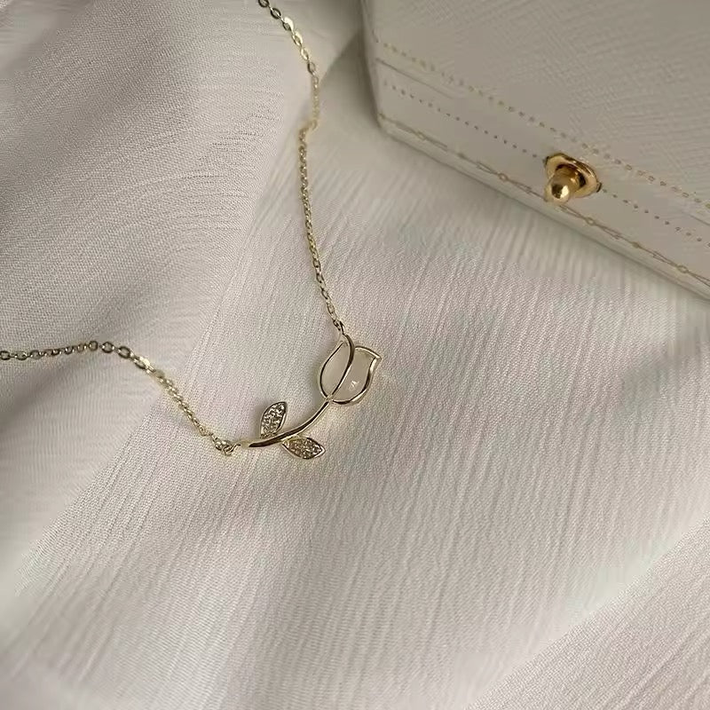 Vintage Minimal White Rose Tulip Crystal Necklace necklaces LUNARITY GARAGE