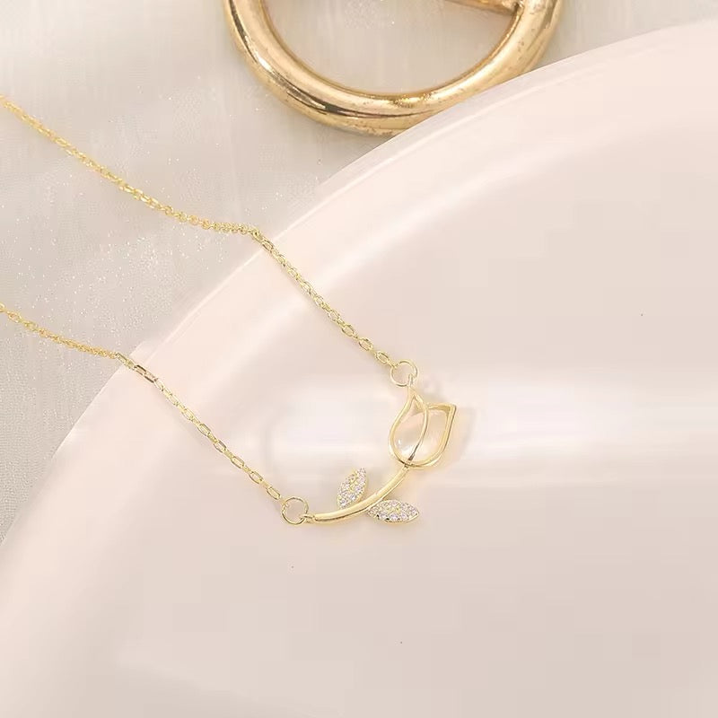 Vintage Minimal White Rose Tulip Crystal Necklace necklaces LUNARITY GARAGE