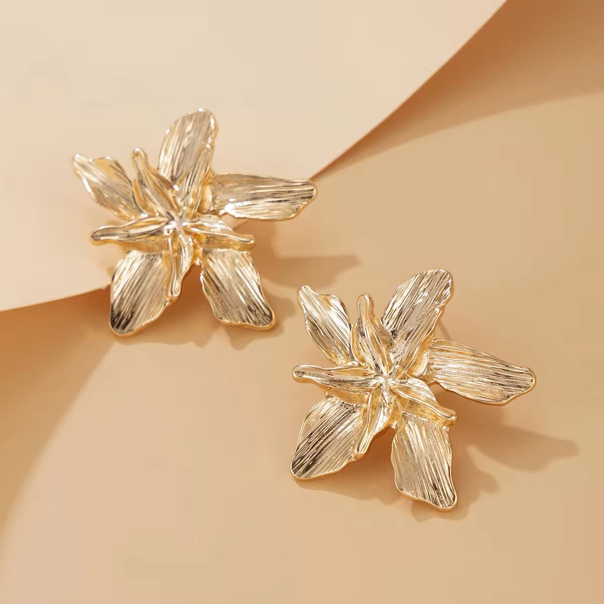 Floral Lady Metal Flower Stud Earrings earrings LUNARITY GARAGE Gold