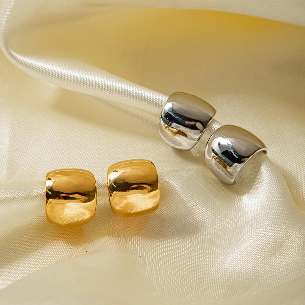 2023 New Minimalist Stainless Steel 18K Gold Plated Smooth Ear Clip Tarnish-proof Light Luxury Women Ear Jewelry LUNARITY GARAGE