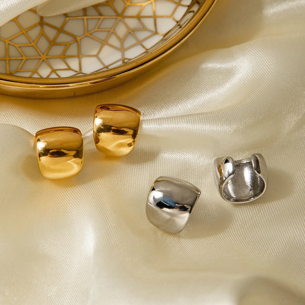 2023 New Minimalist Stainless Steel 18K Gold Plated Smooth Ear Clip Tarnish-proof Light Luxury Women Ear Jewelry LUNARITY GARAGE