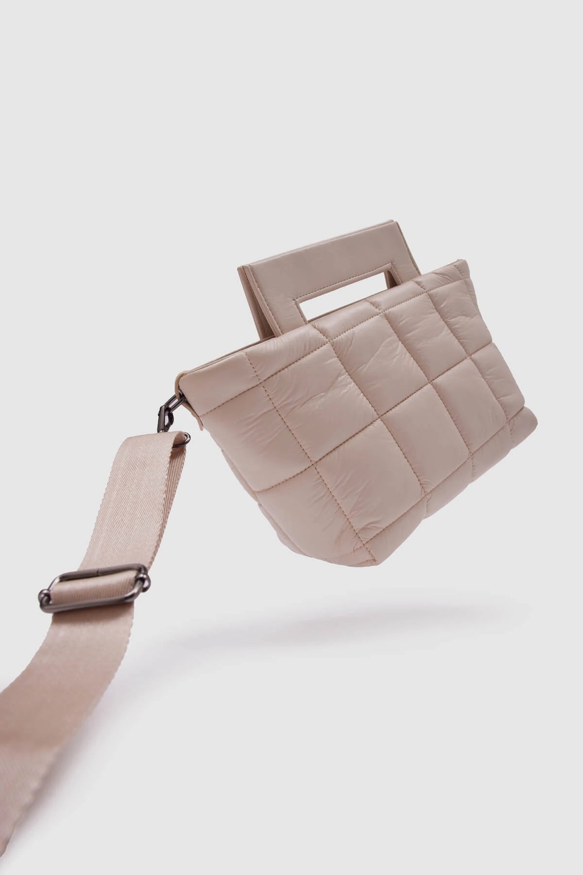 Puff Hand and Shoulder Bag handbag LUNARITY GARAGE White