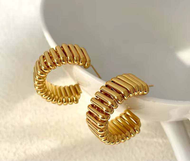 Minimalist Vintage C-Shaped Hoop Earrings earrings LUNARITY GARAGE