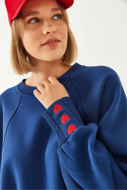 Women's Crew Neck Heart Embroidered Three-Ply Brushed Sweatshirt