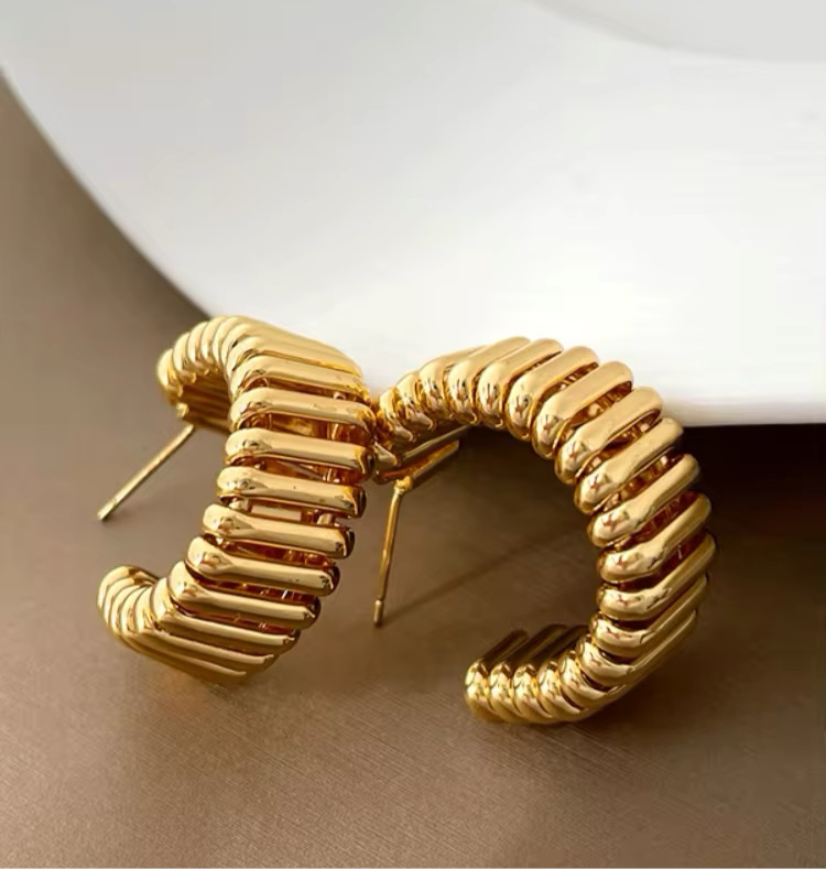 Minimalist Vintage C-Shaped Hoop Earrings earrings LUNARITY GARAGE