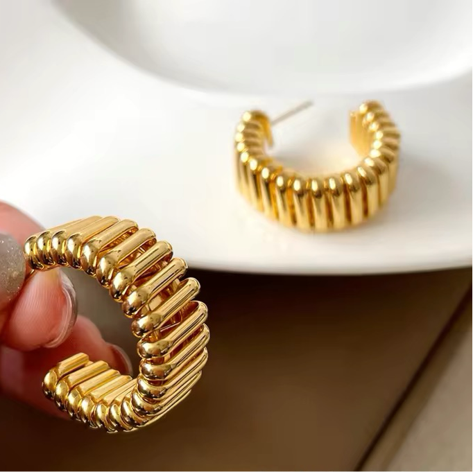 Minimalist Vintage C-Shaped Hoop Earrings earrings LUNARITY GARAGE