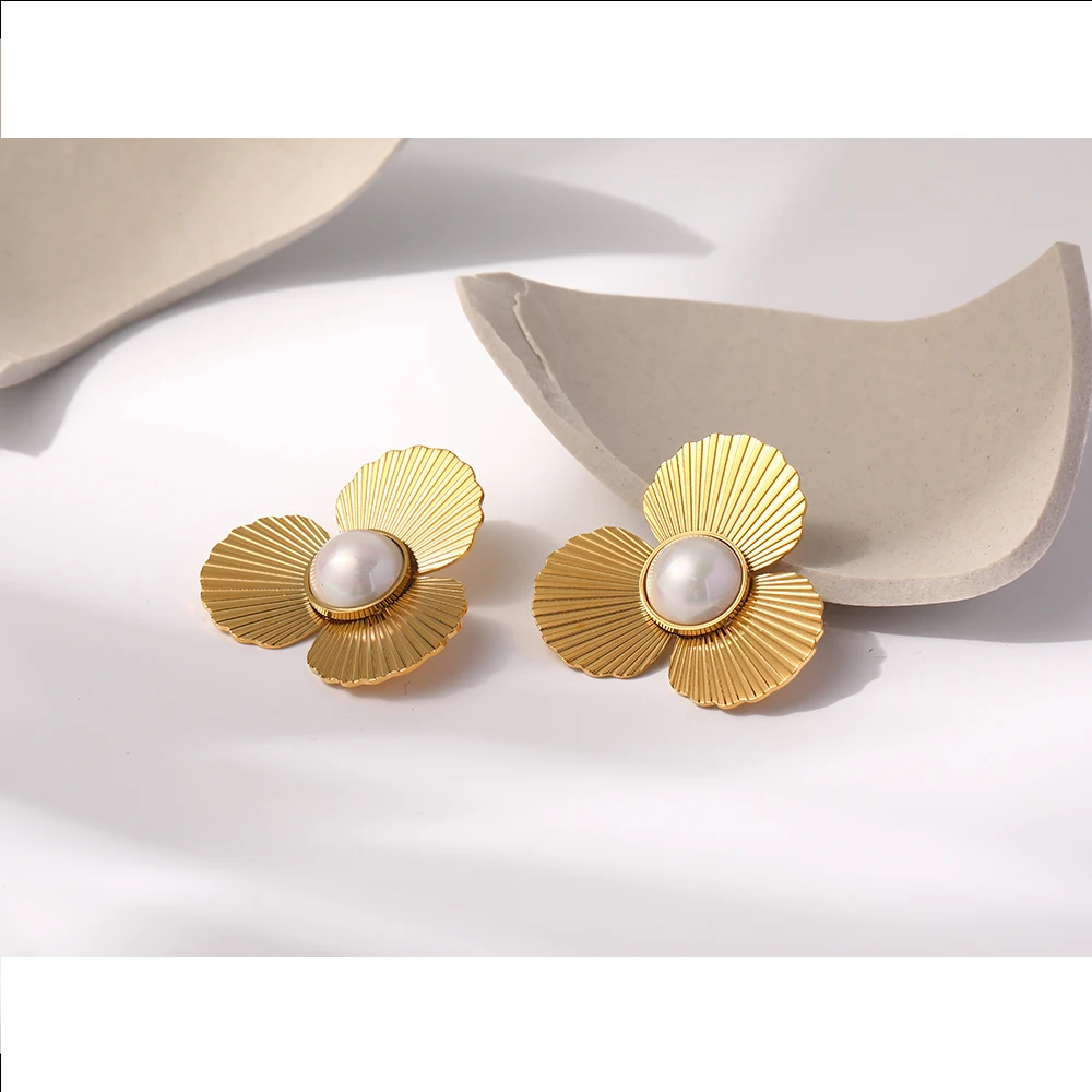 Three Petals of Daisy Earrings earrings LUNARITY GARAGE   