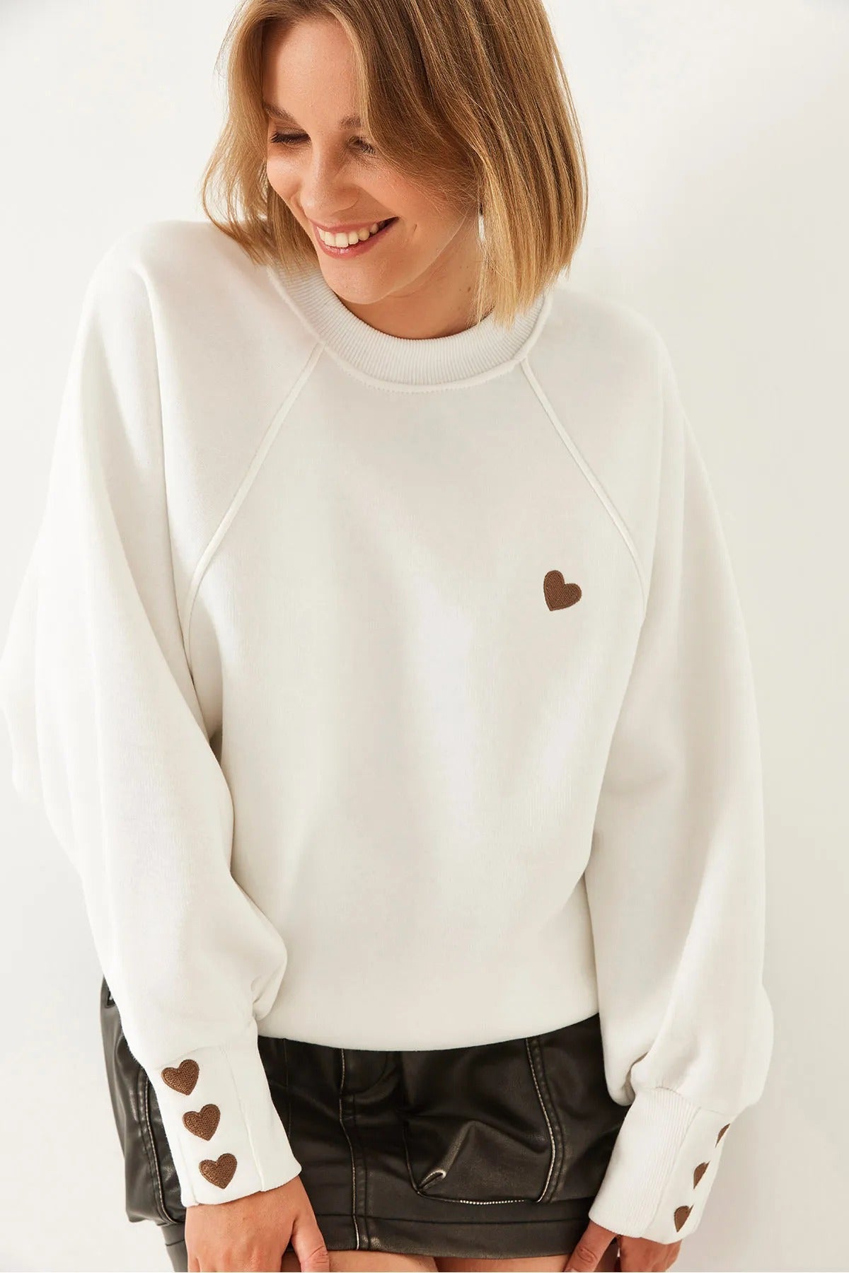 Women's Crew Neck Heart Embroidered Three-Ply Brushed Sweatshirt sweatshirt LUNARITY GARAGE