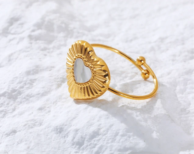 Vintage Gold-Plated Heart with Natural White Shell Ring ring LUNARITY GARAGE