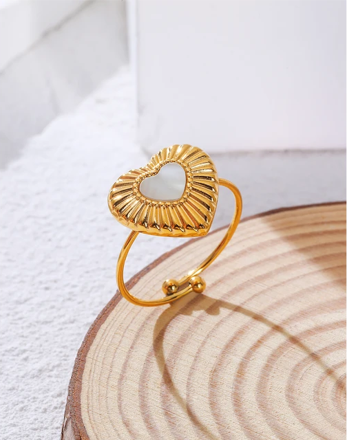 Vintage Gold-Plated Heart with Natural White Shell Ring ring LUNARITY GARAGE