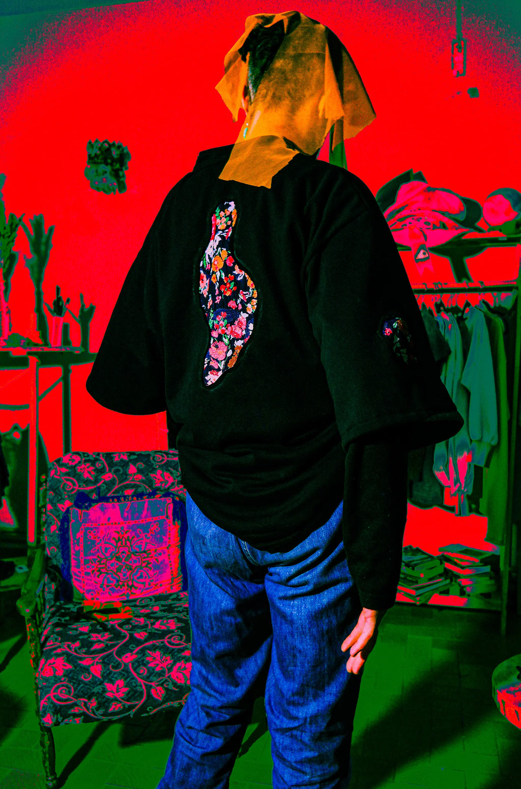 Short Sleeve Black Sweatshirt with Floral Patches sweatshirt LUNARITY GARAGE   