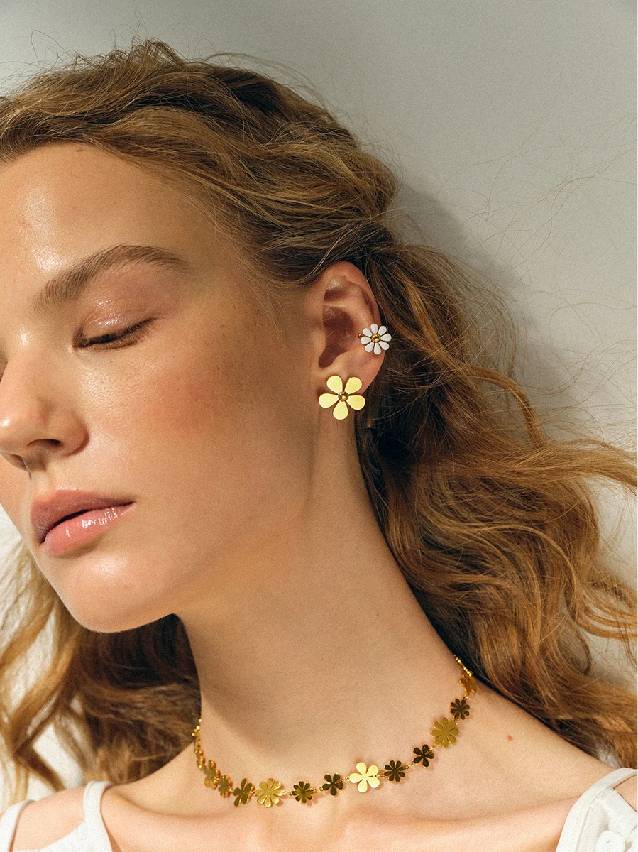 Elegant Summer Luxury White Drip Oil Eight-Petal Flower Ear Clip ear clip LUNARITY GARAGE   