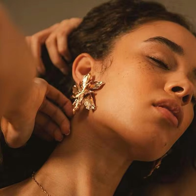 Vintage Charming Gold Flower Big Earrings earrings LUNARITY GARAGE