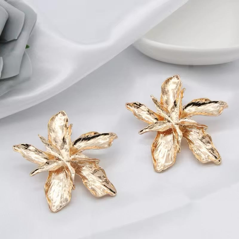 Vintage Charming Gold Flower Big Earrings earrings LUNARITY GARAGE   