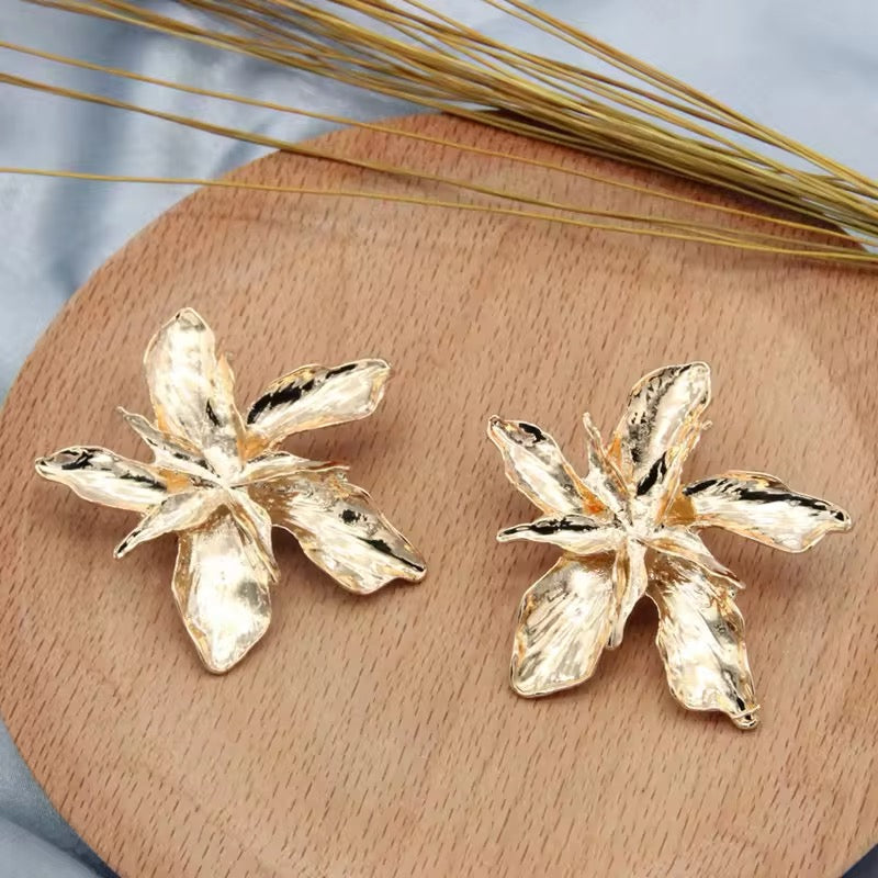 Vintage Charming Gold Flower Big Earrings earrings LUNARITY GARAGE   