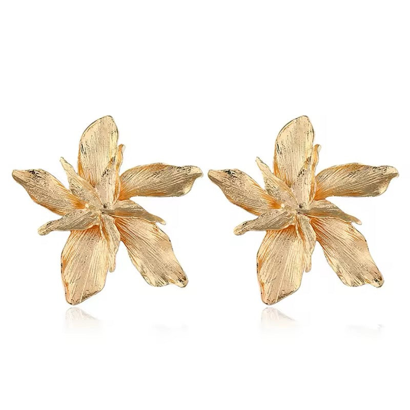 Vintage Charming Gold Flower Big Earrings earrings LUNARITY GARAGE   