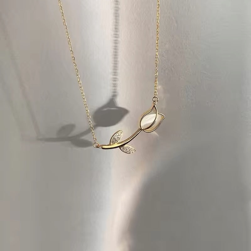 Vintage Minimal White Rose Tulip Crystal Necklace necklaces LUNARITY GARAGE