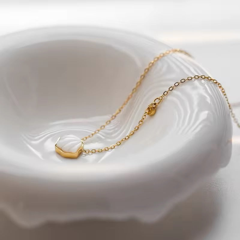 Elegant Shell Beauty Pendant Necklace necklaces LUNARITY GARAGE   