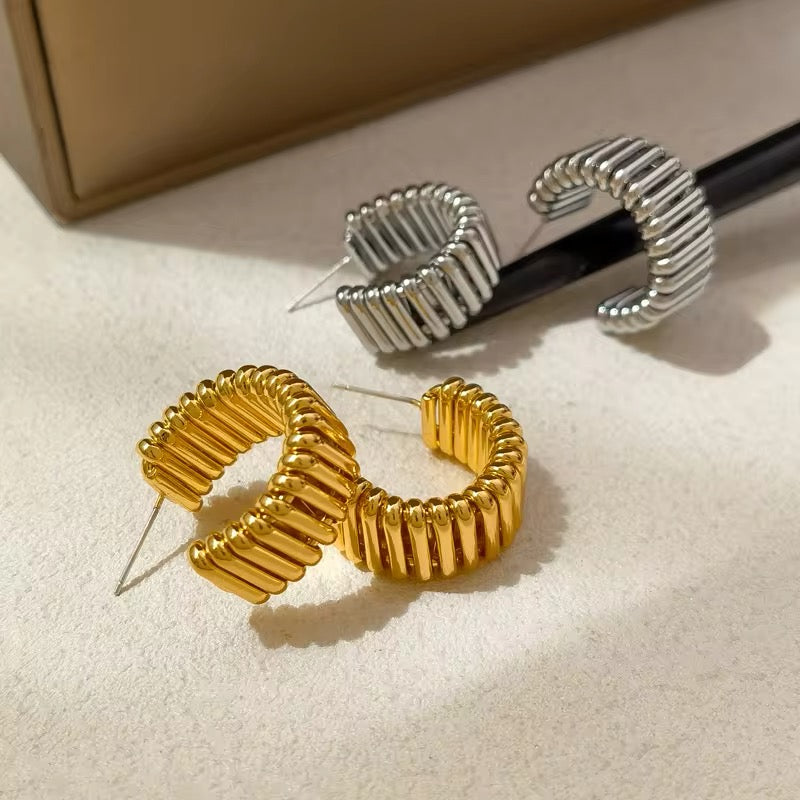 Minimalist Vintage C-Shaped Hoop Earrings earrings LUNARITY GARAGE