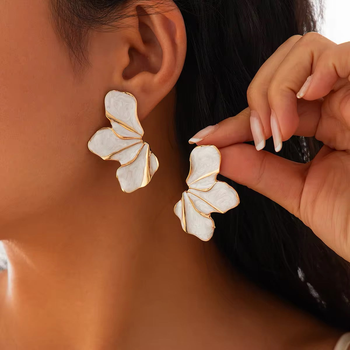 Asymmetric Charming Enamel Flower Petal Stud Earrings earrings LUNARITY GARAGE White  