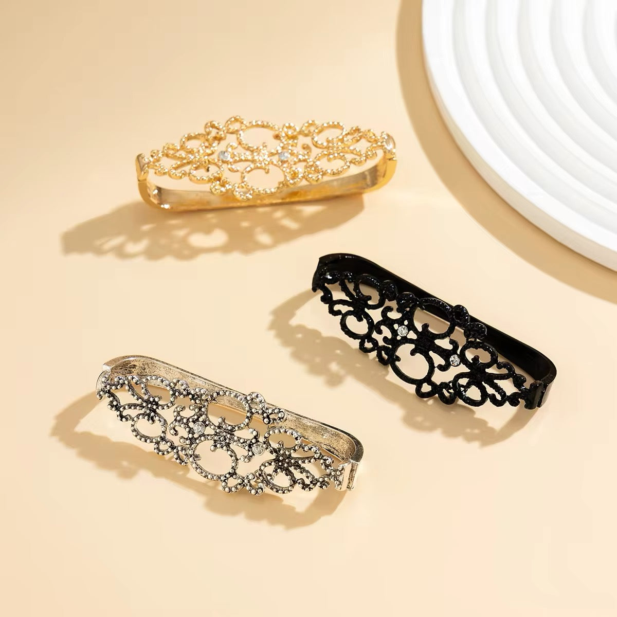 Creative Vintage Design Metal Hollow Out Flower Hand Accessories hand accessories LUNARITY GARAGE