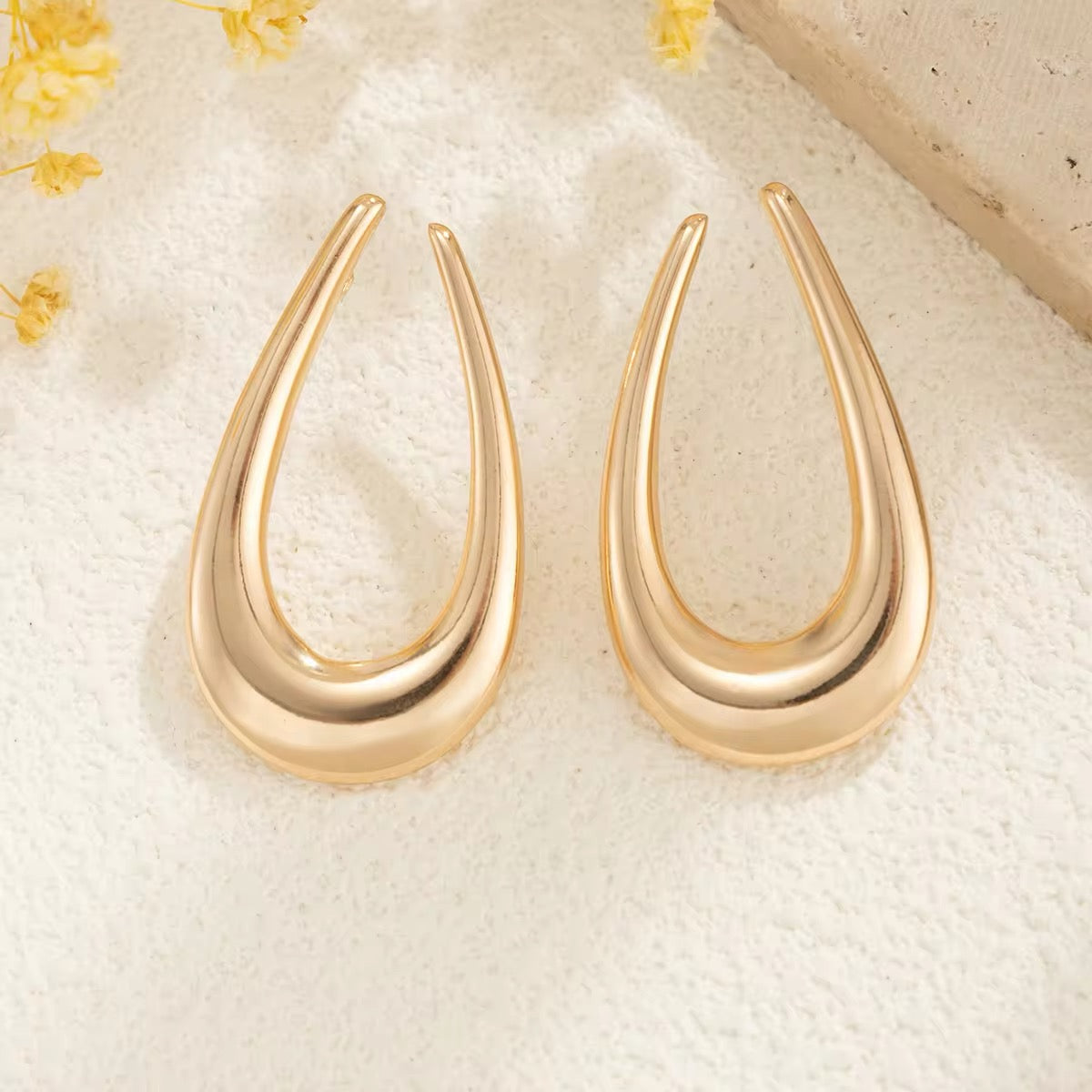 Smooth Glossy Metal U-Shaped Stud Earrings earrings LUNARITY GARAGE Gold