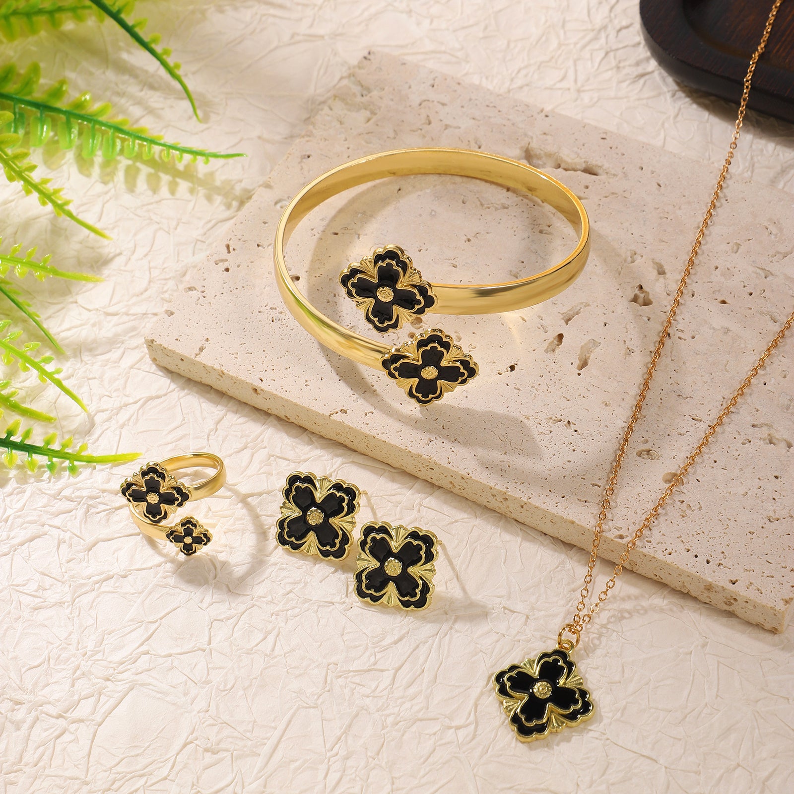 Lucky Clover Jewelry Set - Bracelet, Earrings, Ring & Necklace Jewelry Set LUNARITY GARAGE Black