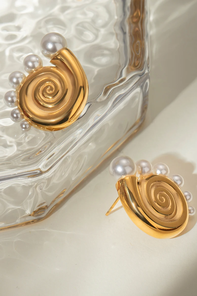 Minimalist Conch Shell Pearl Earrings earrings LUNARITY GARAGE