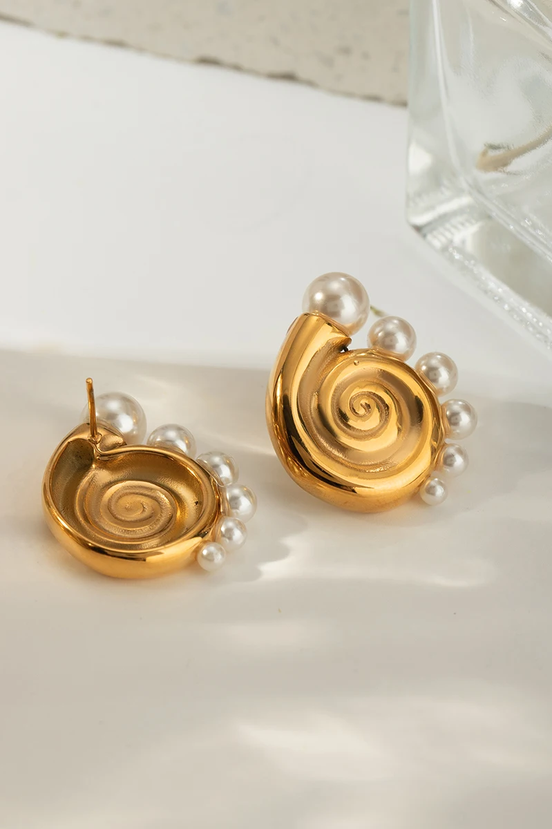 Minimalist Conch Shell Pearl Earrings earrings LUNARITY GARAGE