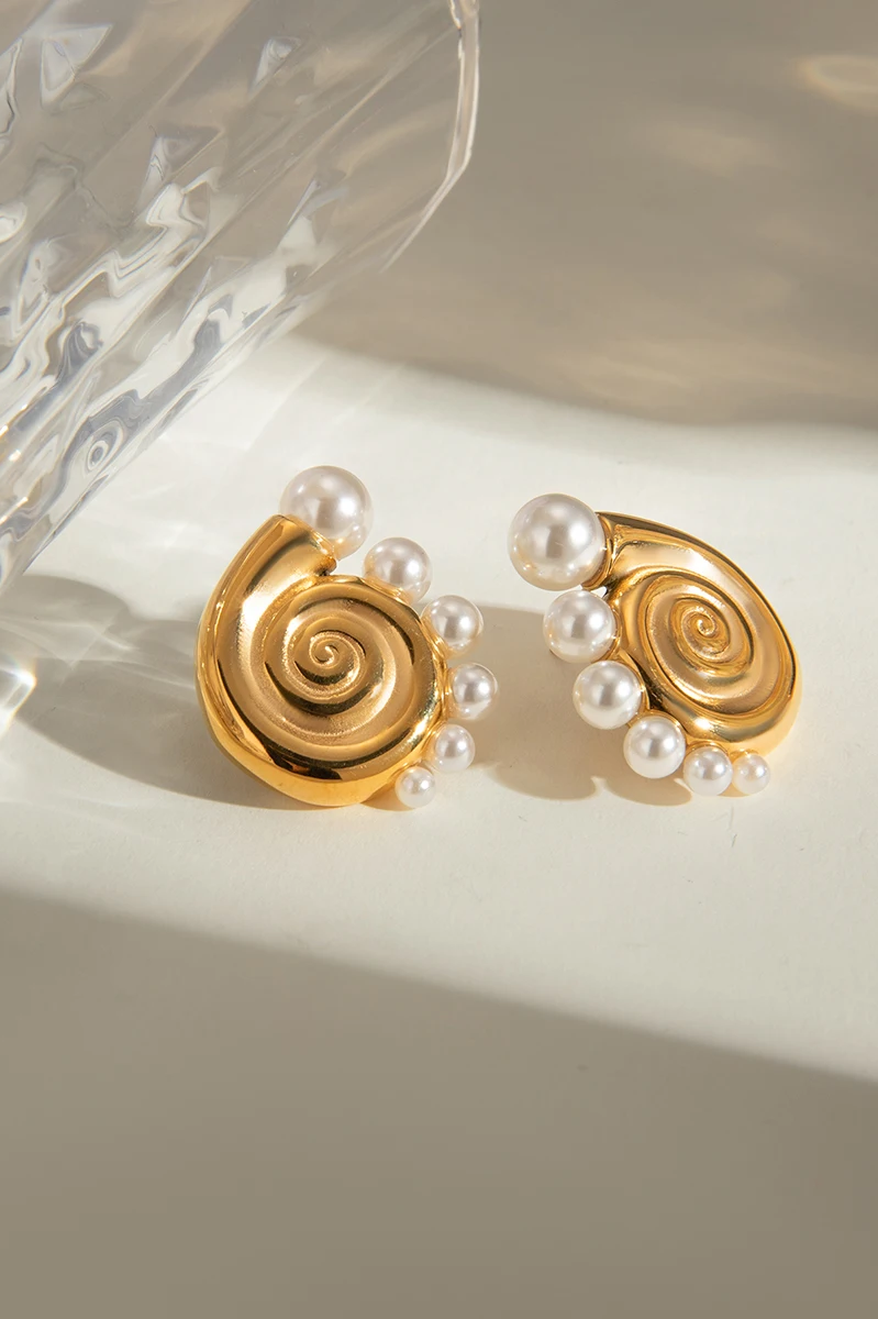 Minimalist Conch Shell Pearl Earrings earrings LUNARITY GARAGE