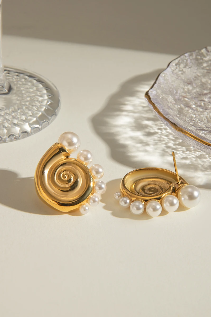 Minimalist Conch Shell Pearl Earrings earrings LUNARITY GARAGE