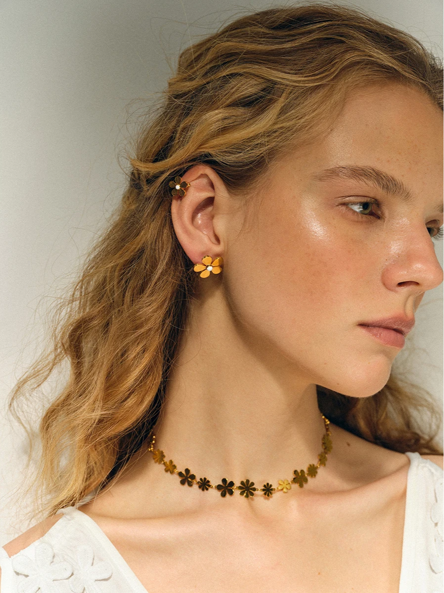 Minimalist Light Luxury White Drip Oil Five-Petal Flower Daisy Ear Clip ear clip LUNARITY GARAGE