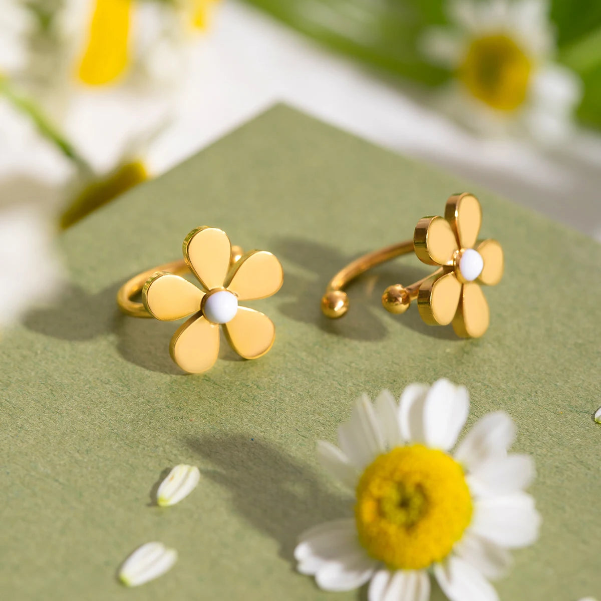 Minimalist Light Luxury White Drip Oil Five-Petal Flower Daisy Ear Clip ear clip LUNARITY GARAGE