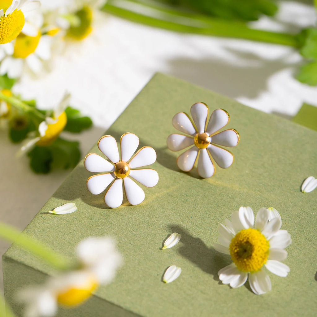 Minimalist Light Luxury White Oil Dripping Eight-Petal Flower Daisy Stud Earrings earrings LUNARITY GARAGE   