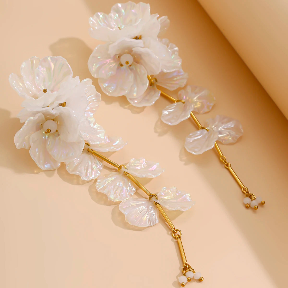 Elegant White Petal Flower Drop Earrings – Kpop Aesthetic Bridal Jewelry for Women Earrings Lunarity Garage