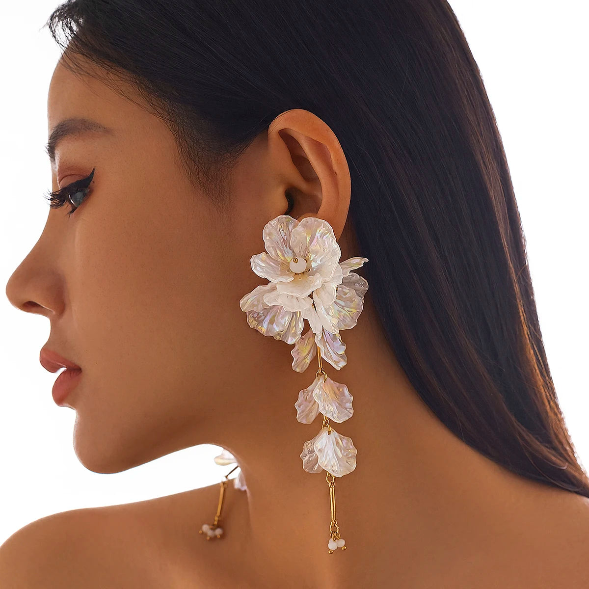 Elegant White Petal Flower Drop Earrings – Kpop Aesthetic Bridal Jewelry for Women Earrings Lunarity Garage