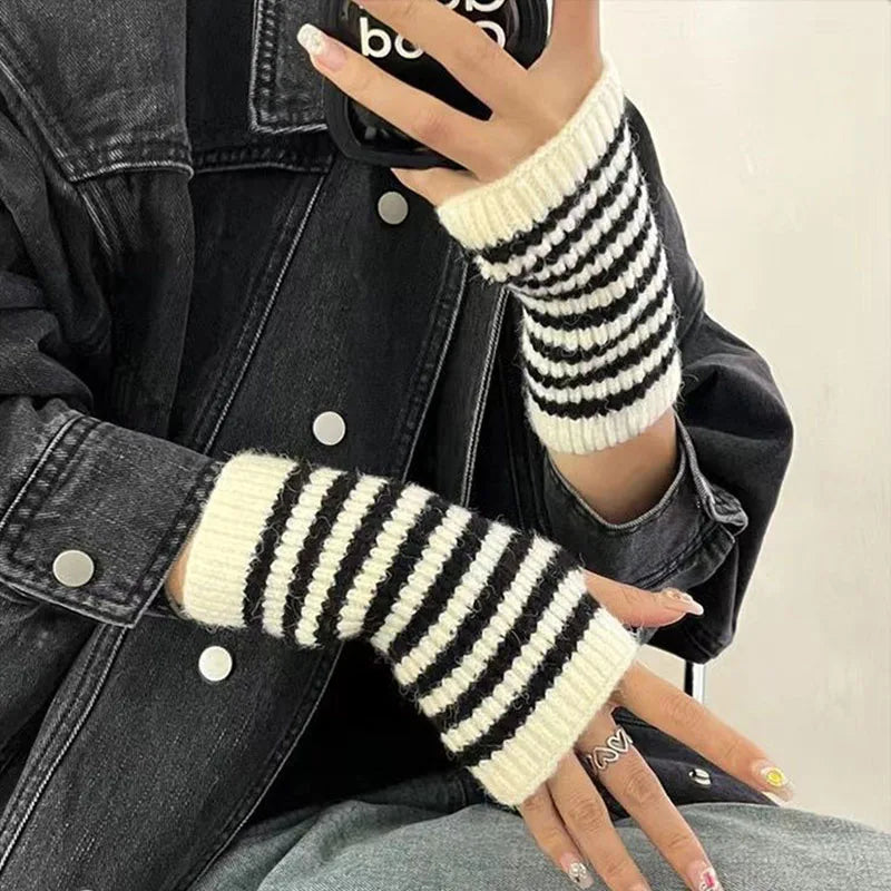 Striped Knitted Fingerless Gloves – Japanese Harajuku JK Style, Y2K Winter Cuff Gloves & Mittens Gloves LUNARITY GARAGE