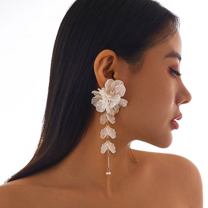 Elegant White Petal Flower Drop Earrings – Kpop Aesthetic Bridal Jewelry for Women Earrings Lunarity Garage