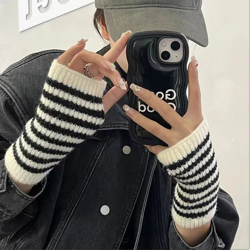 Striped Knitted Fingerless Gloves – Japanese Harajuku JK Style, Y2K Winter Cuff Gloves & Mittens Gloves LUNARITY GARAGE