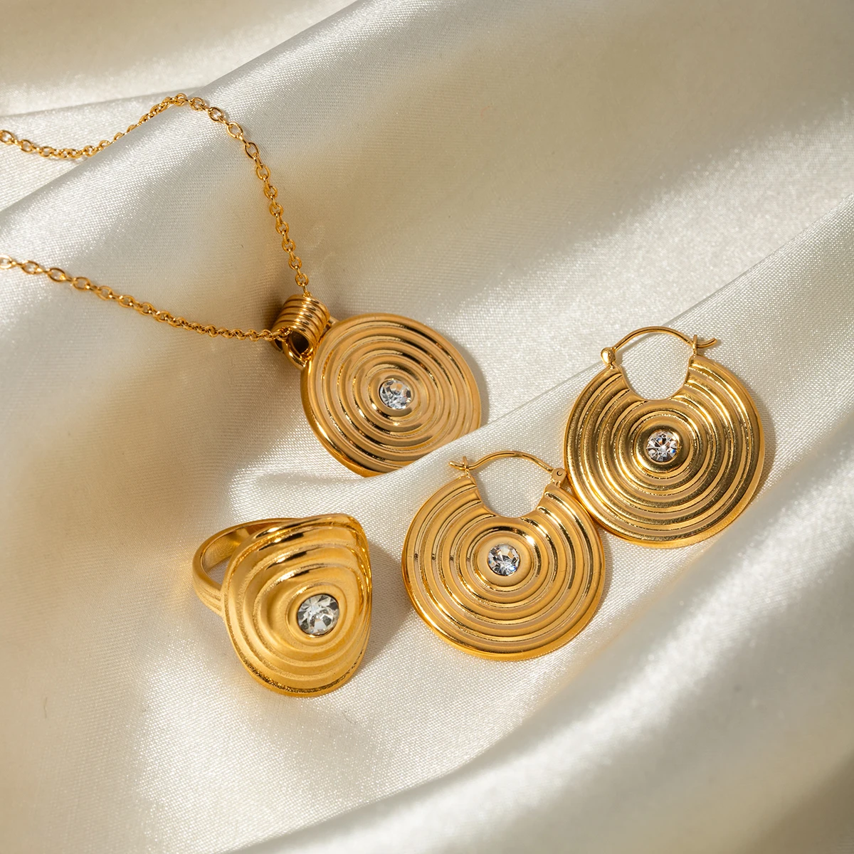 Stainless Steel 18k Gold Ribbed Design Jewelry Set jewelry set LUNARITY GARAGE